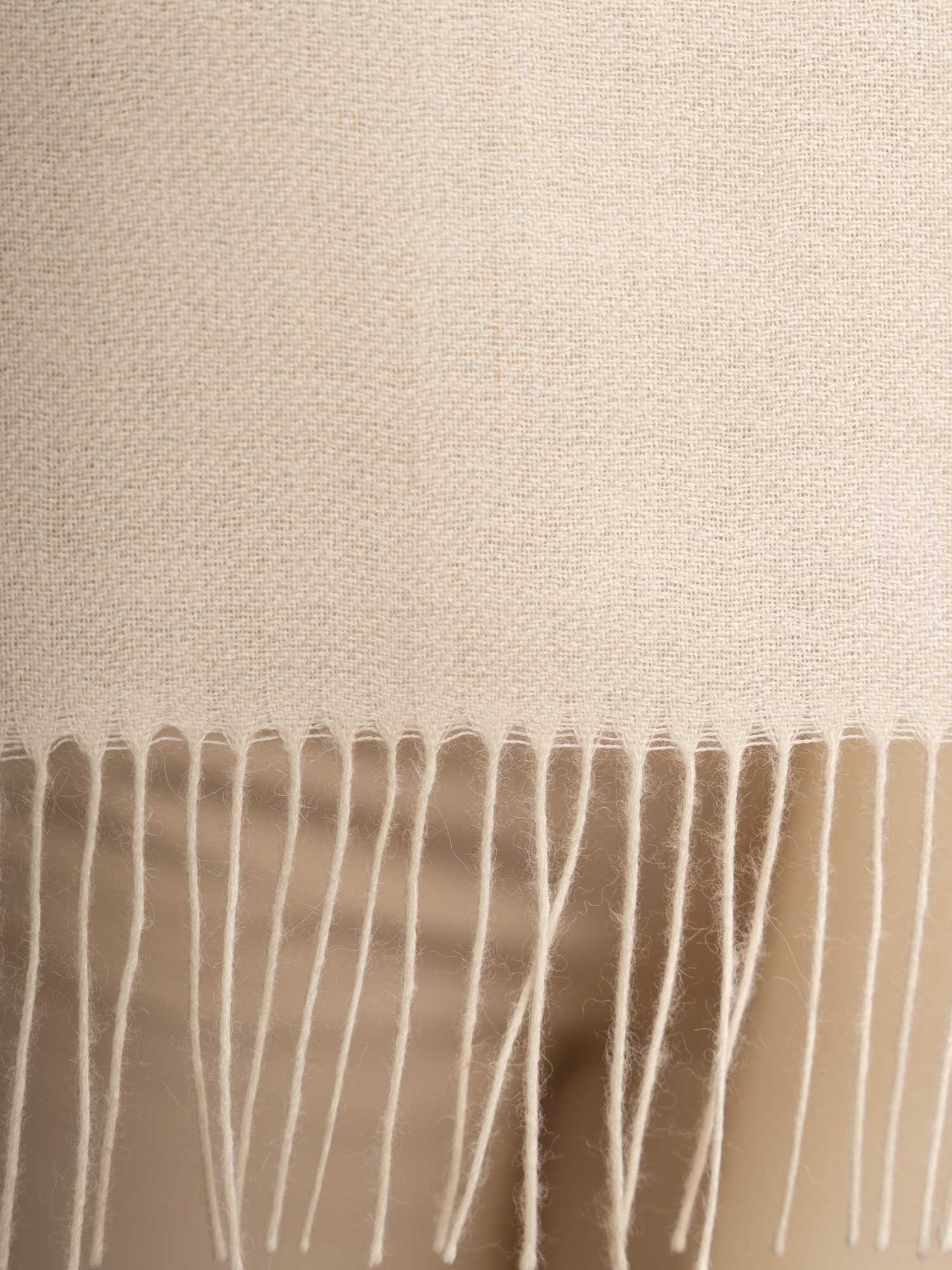 Close-up of ivory baby alpaca shawl fringed ends – ultra-soft undyed natural fibre | Orange Inca