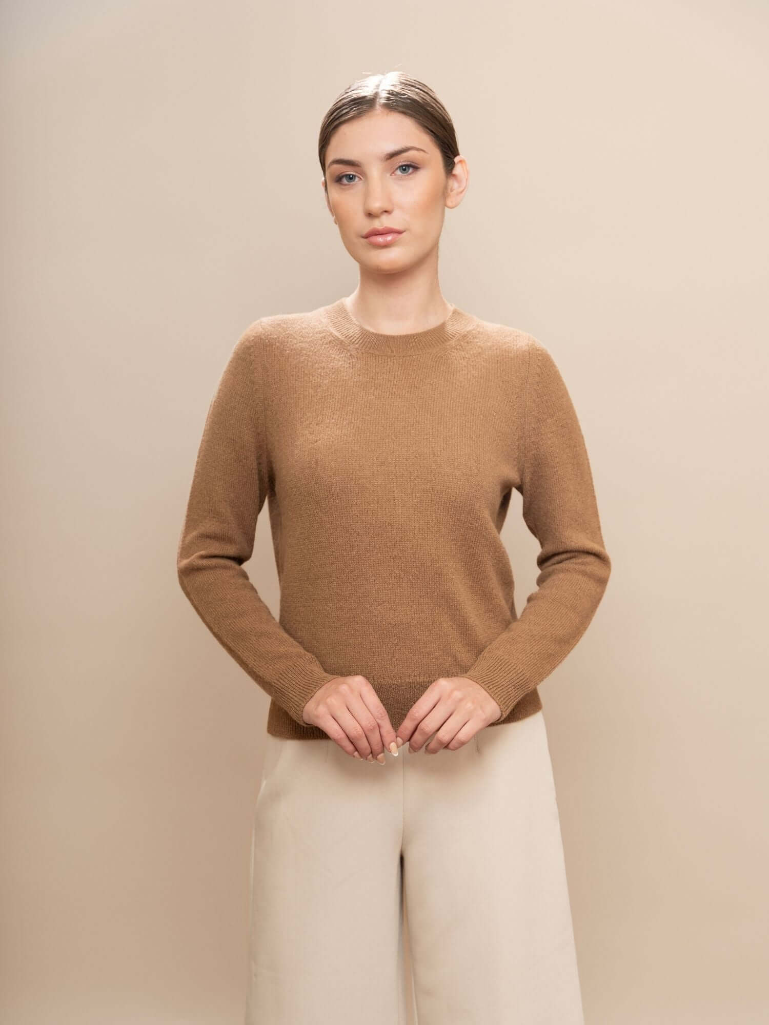 Cinnamon classic baby alpaca jumper styled – warm natural knitwear, handmade in Peru | Orange Inca