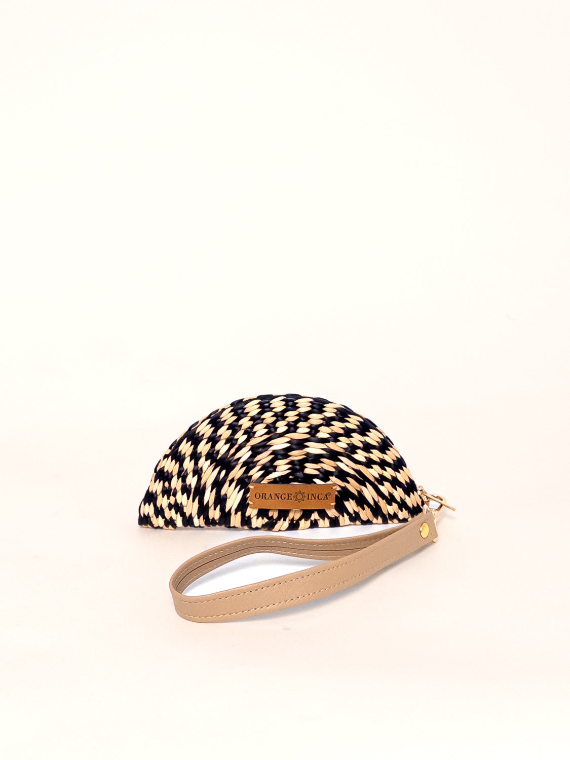 Playa Coin Purse – Faux Leather Strap, handwoven coin purse, black and natural junco reed with detachable beige wrist strap.