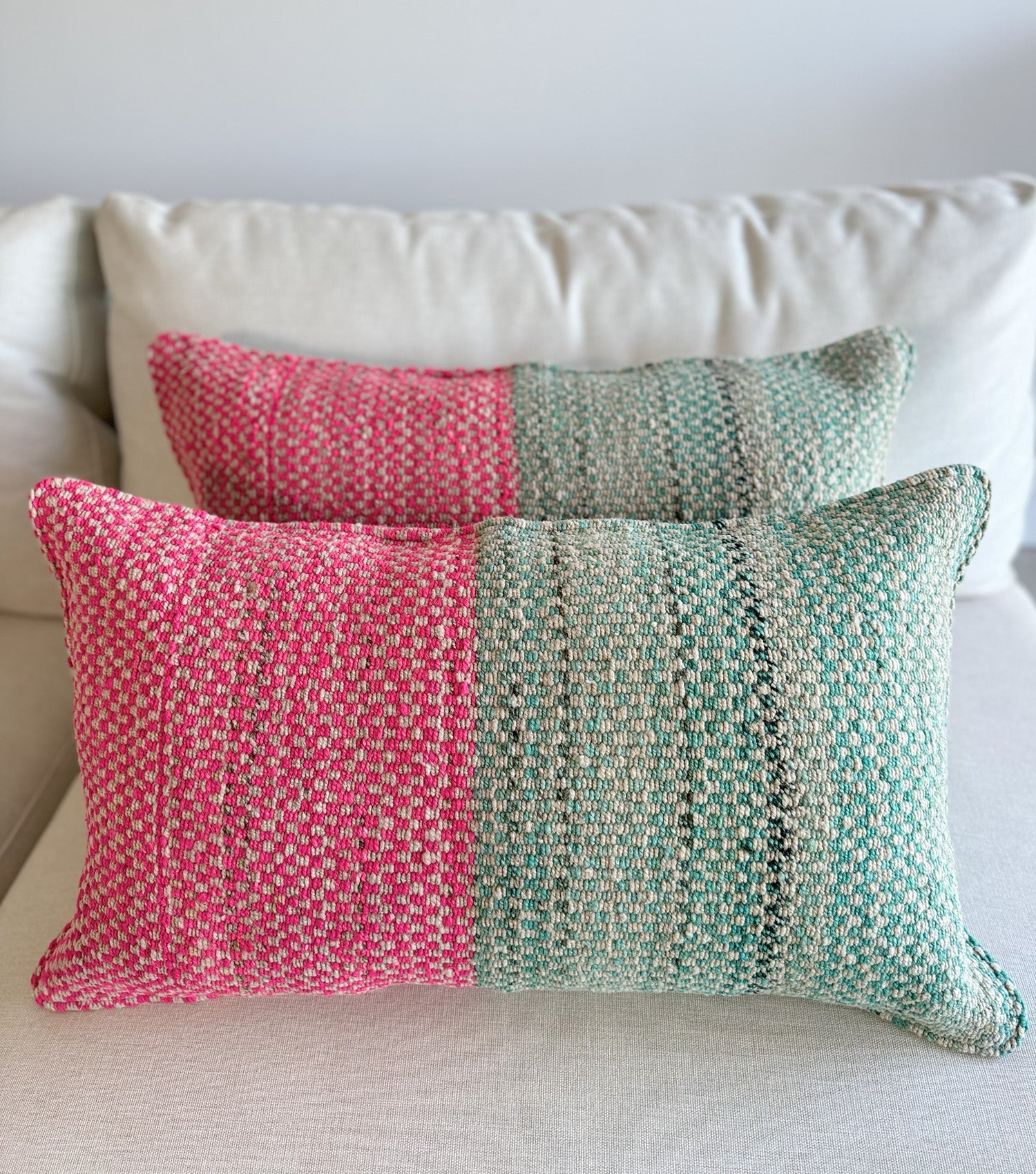 Close-up of Peruvian throw pillow 50x50 No.2 showing handwoven frazada pattern and premium wool quality