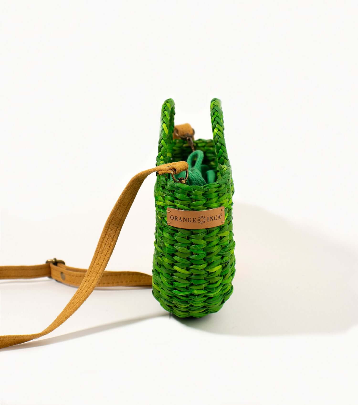 Emerald straw crossbody bag flat lay – Fiesta Mini Original | Orange Inca