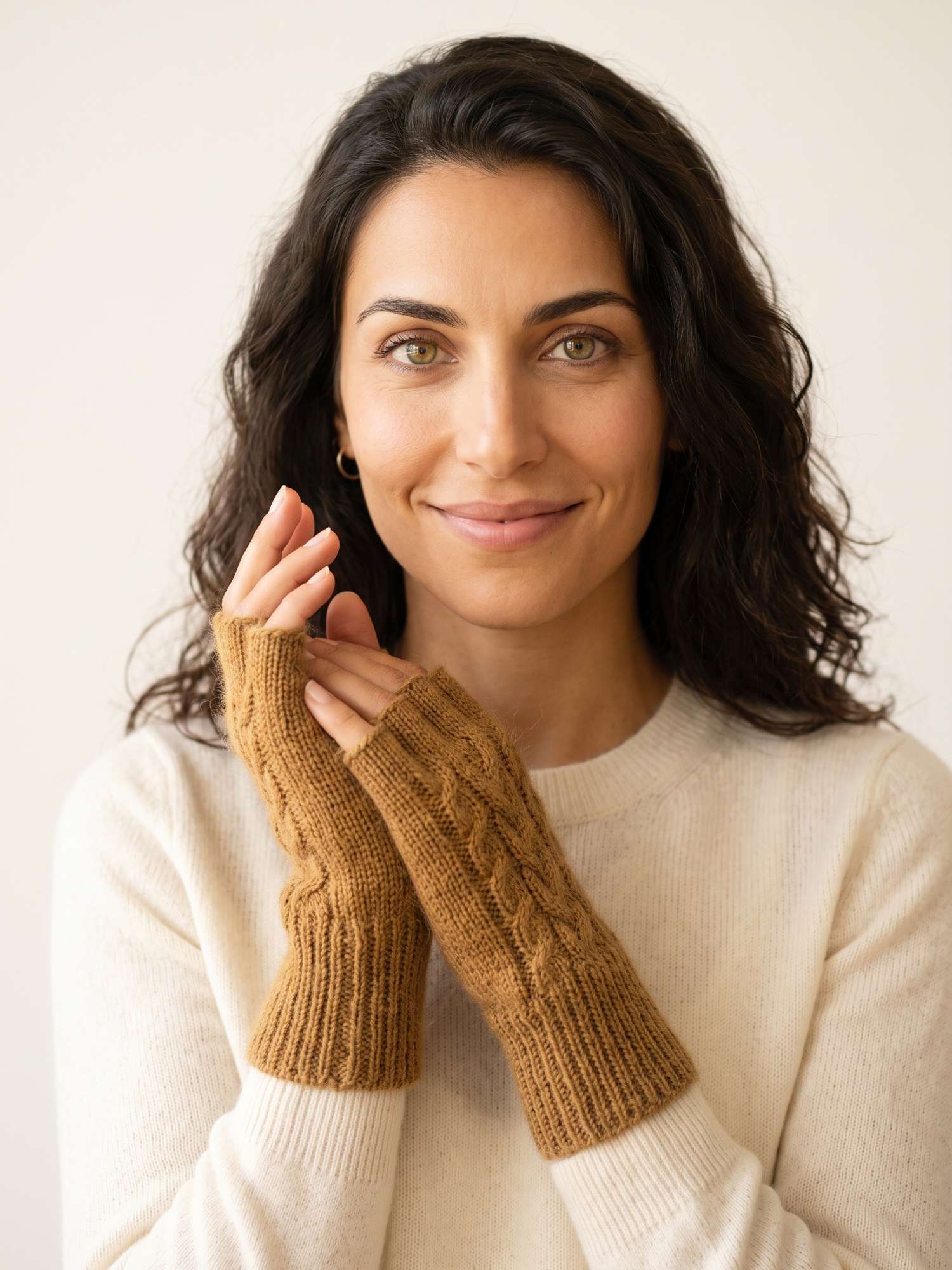 Baby Alpaca Cable-Knit Fingerless Gloves - Camel