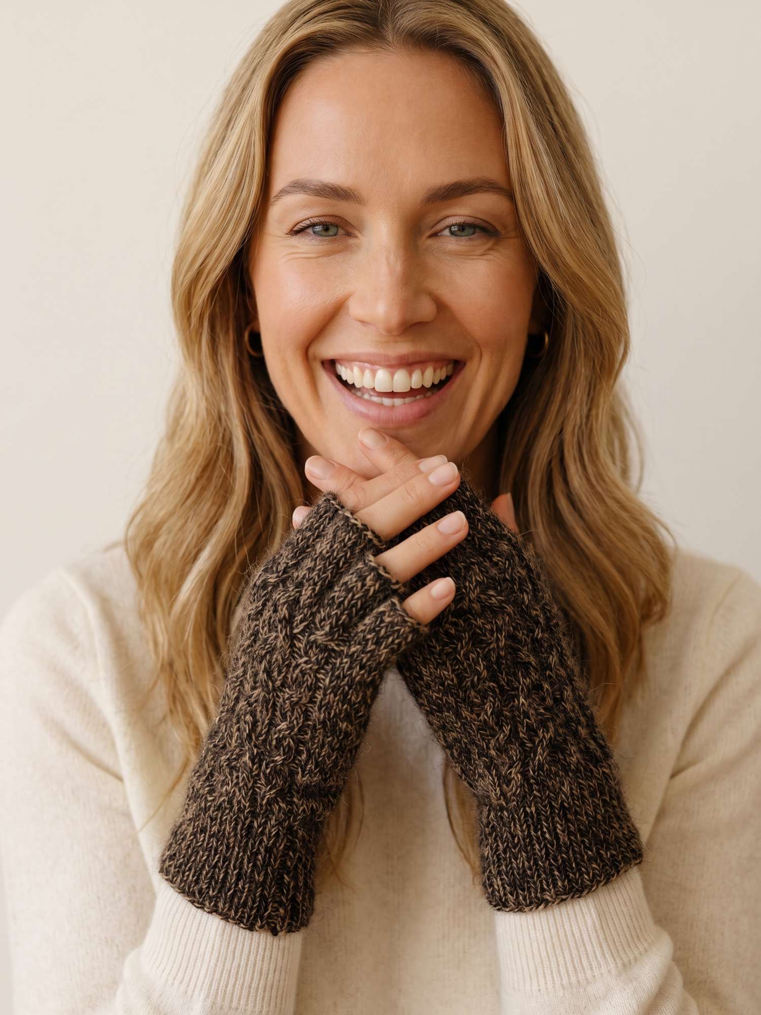 Baby Alpaca Cable-Knit Fingerless Gloves - Marbled Brown & Gold
