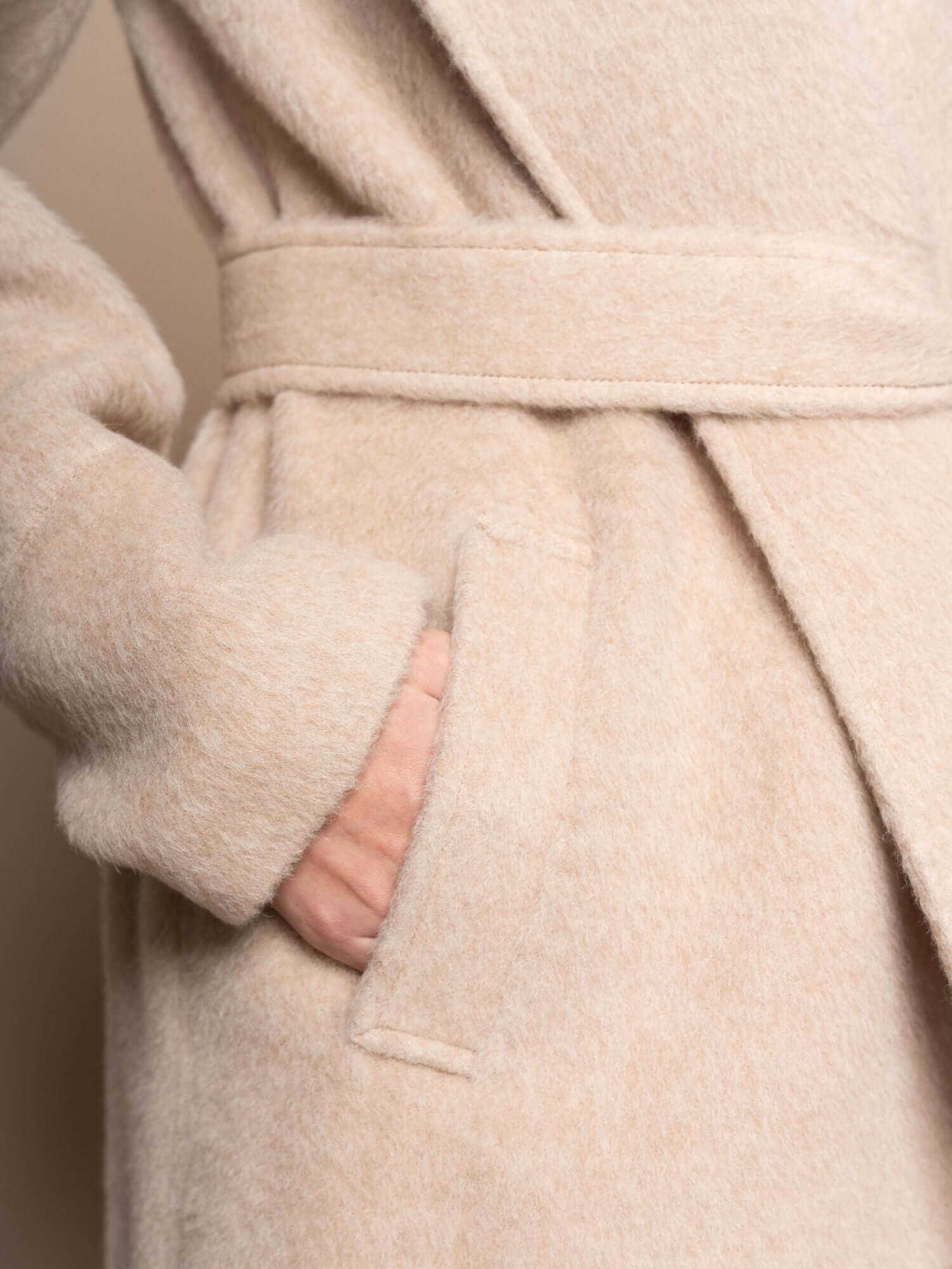 Maras alpaca coat beige back view – relaxed yet structured fit | Orange Inca