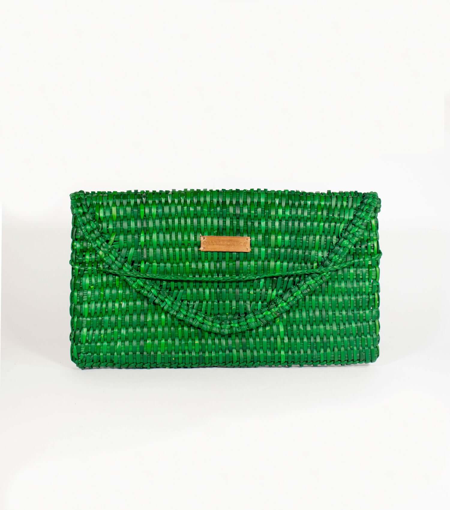 Lima handwoven envelope clutch in green emerald – naturally dyed reed, artisan-made in Peru | Orange Inca