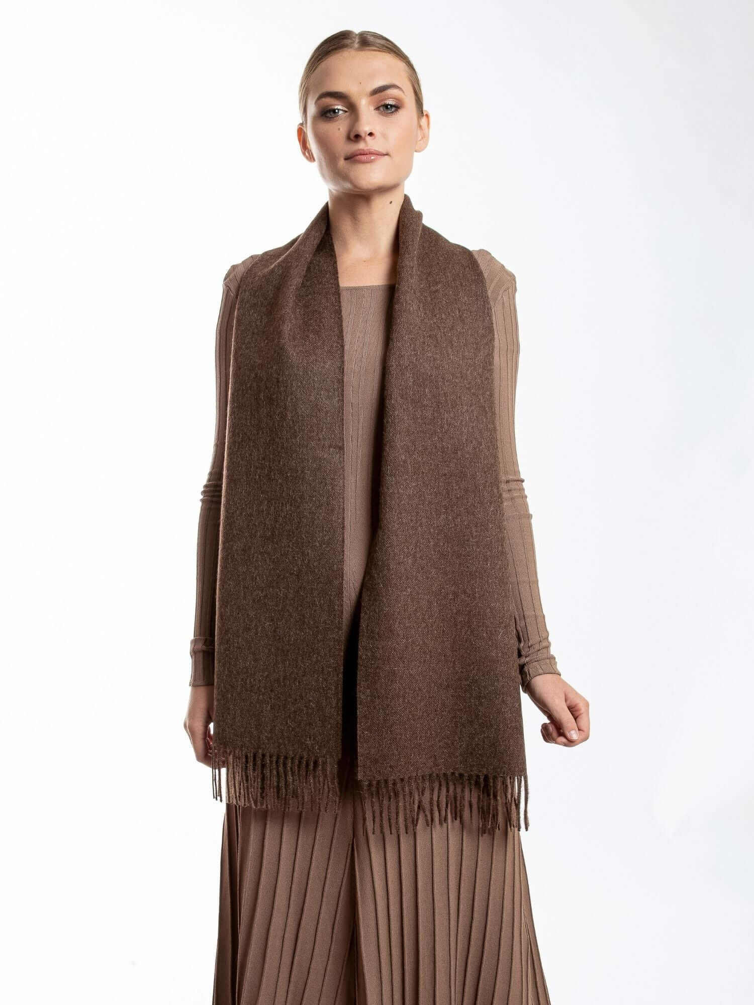 Premium baby alpaca scarf in Australia, in natural brown. Shipping worldwide