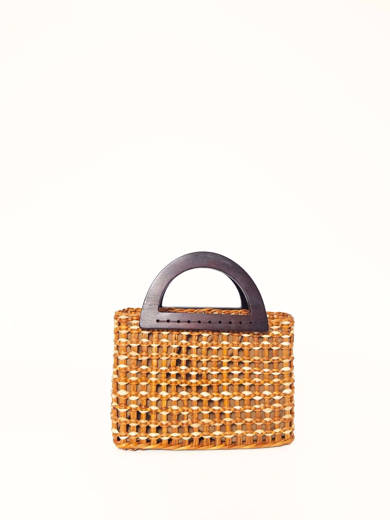 Brigitte handwoven bag camel and natural – wooden handle detail, hand-carved and polished | Orange Inca