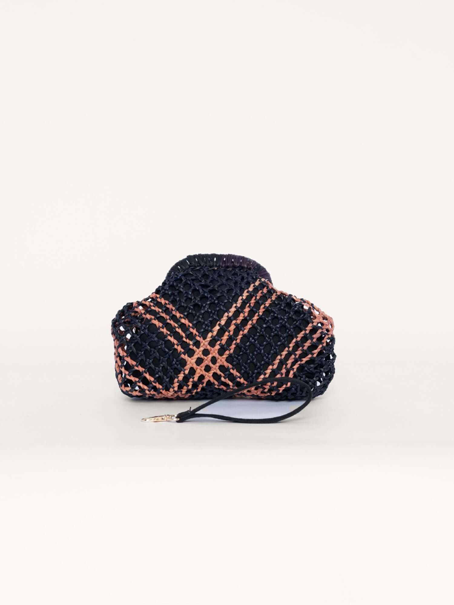 Costa Kiss Lock Mini Clutch in black and camel – handwoven reed, leather wrist strap | Orange Inca