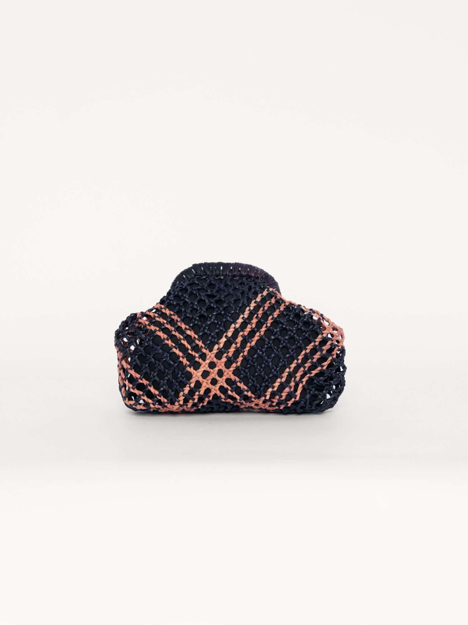 Small clasp bag in camel and black – structured woven frame bag with gold hardware