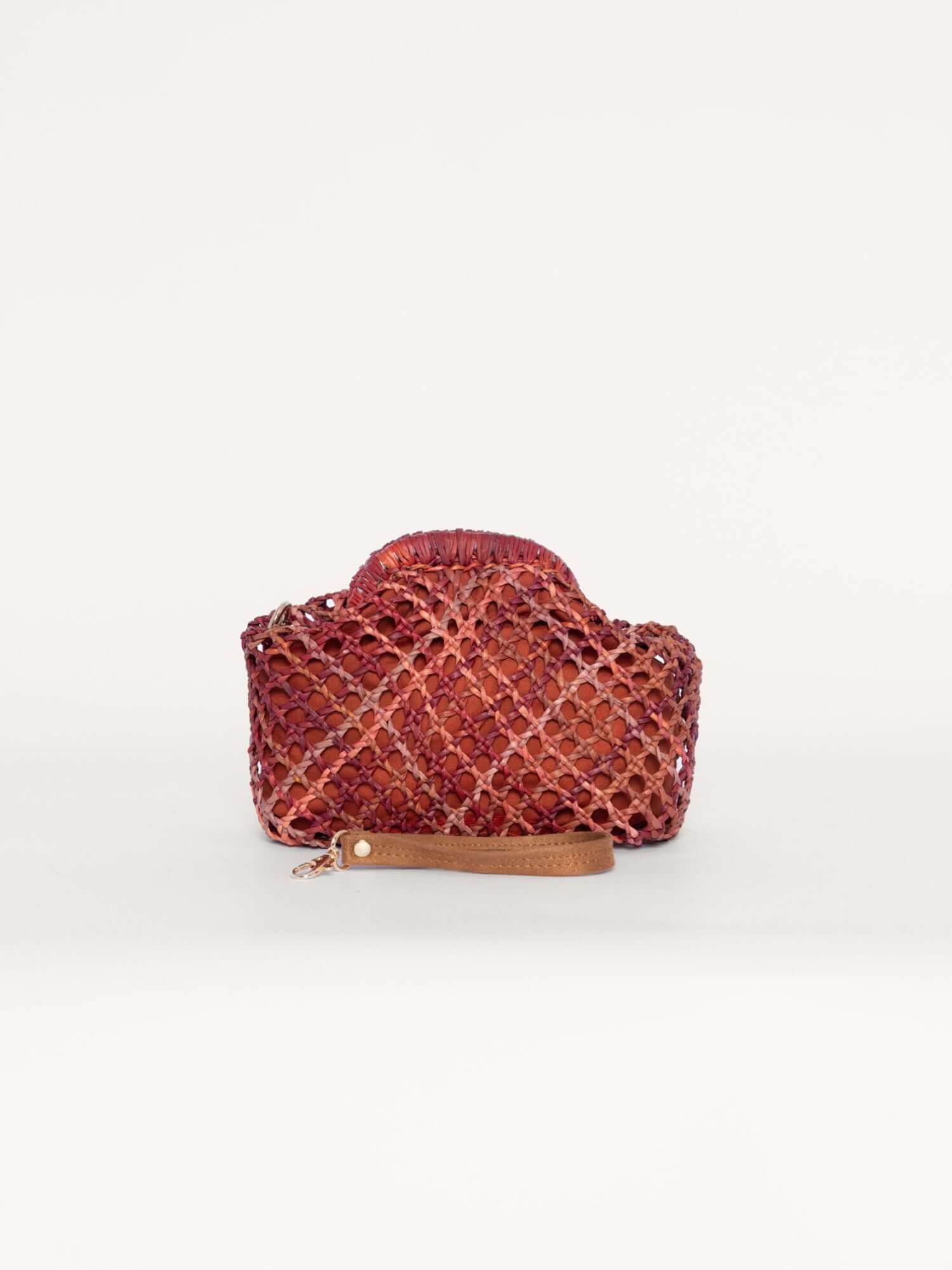 Costa Kiss Lock Mini Clutch in camel and terracotta – handwoven reed, leather wrist strap | Orange Inca