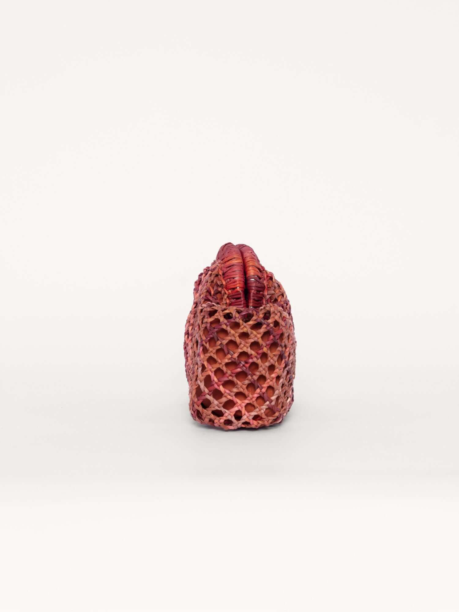 Costa Clutch in earthy tones – small kiss lock bag with artisan craftsmanship