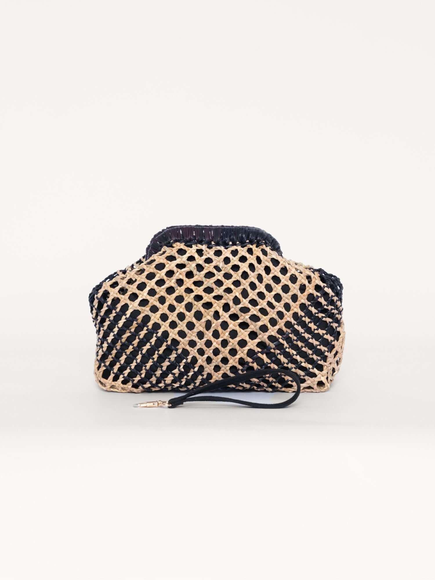 Frame clutch bag in woven black and beige – structured clasp purse with kiss lock closure