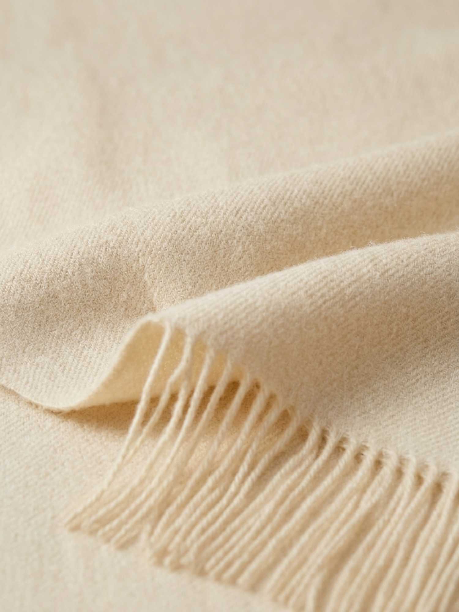 Close-up texture of ivory baby alpaca shawl – ultra-soft undyed natural fibre | Orange Inca