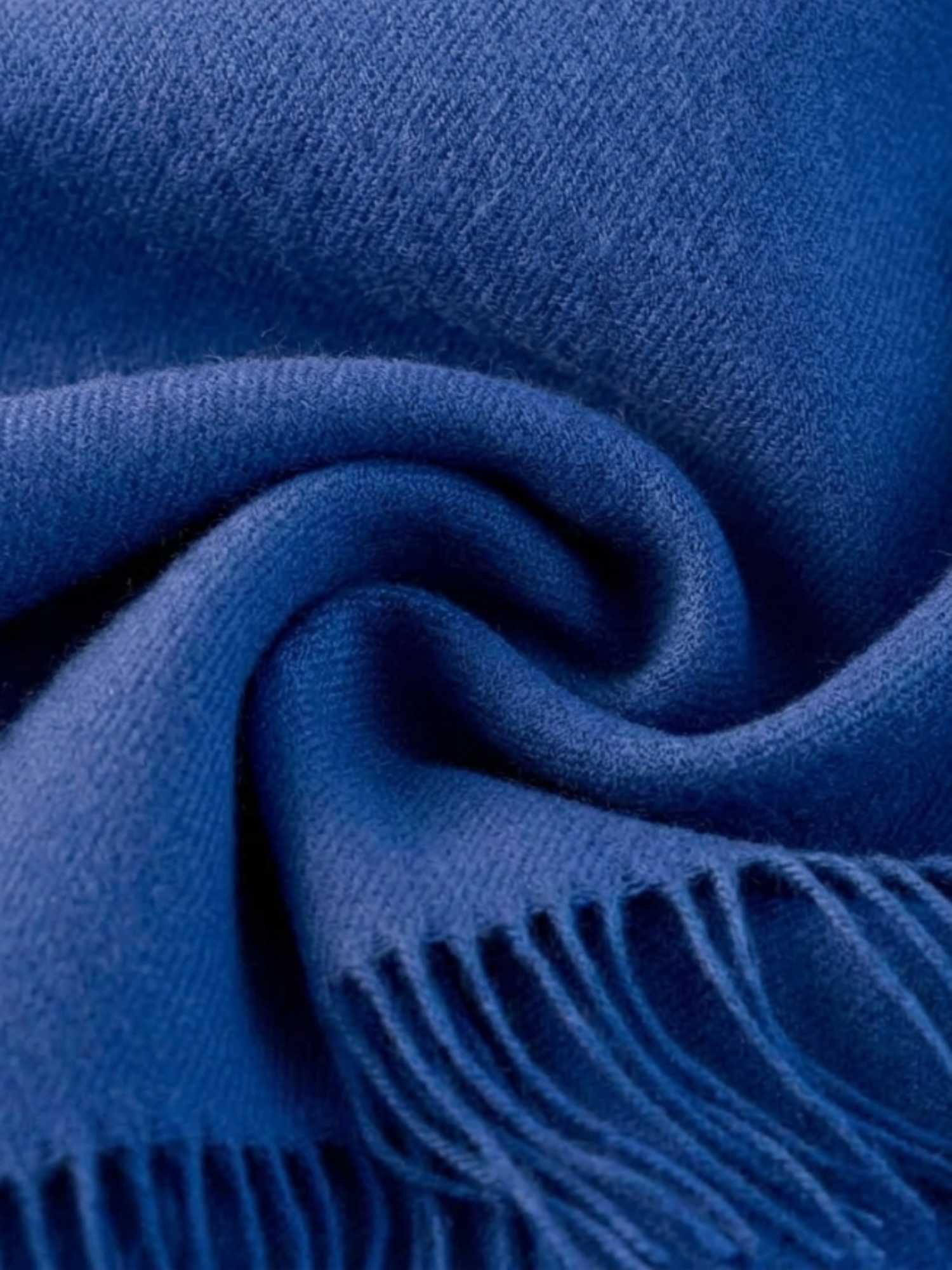 Close-up texture of blue baby alpaca shawl – ultra-soft natural fibre | Orange Inca