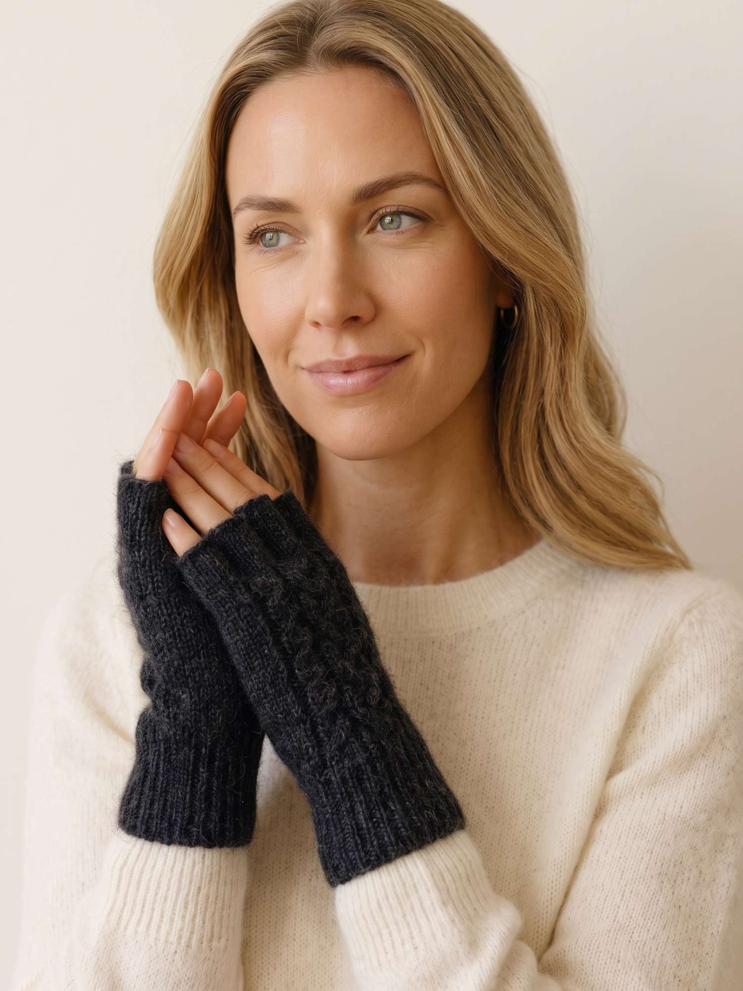 Baby Alpaca Cable-Knit Fingerless Gloves - Charcoal