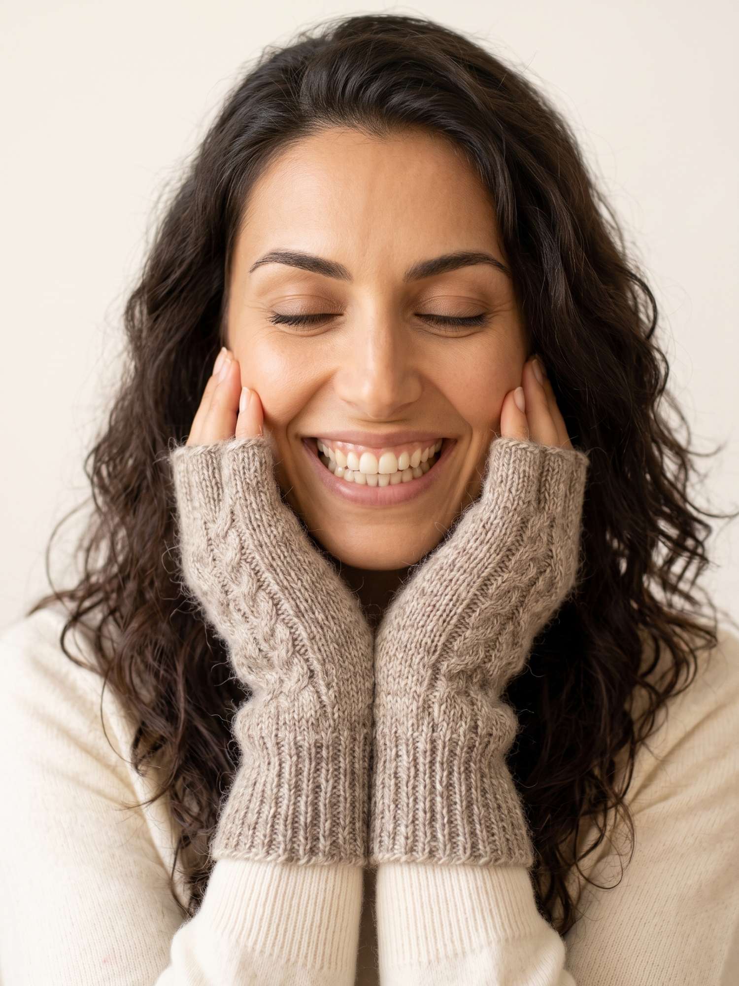 Baby Alpaca Cable-Knit Fingerless Gloves - Marbled Beige & Ivory