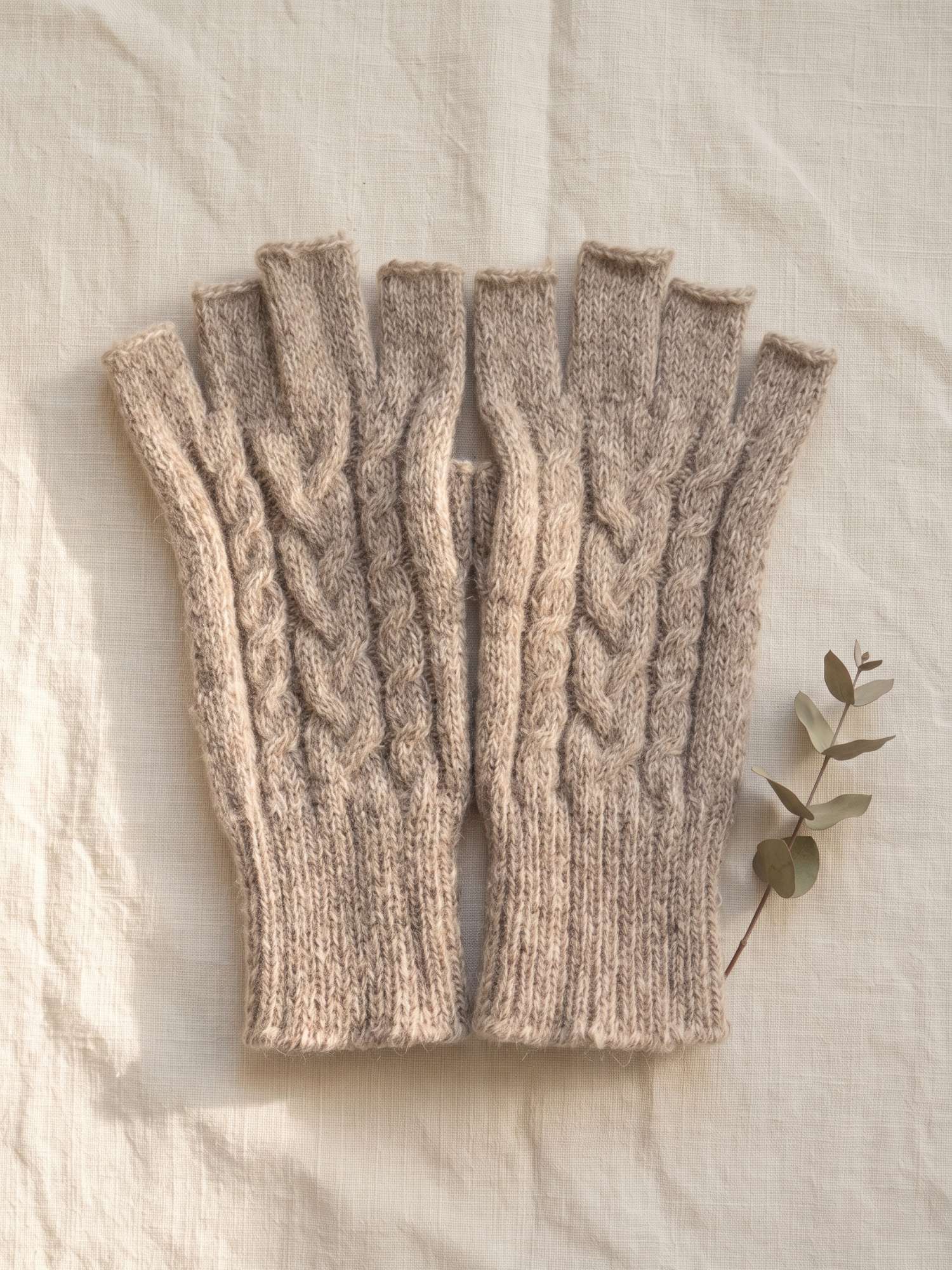 Baby Alpaca Cable-Knit Fingerless Gloves - Marbled Beige & Ivory