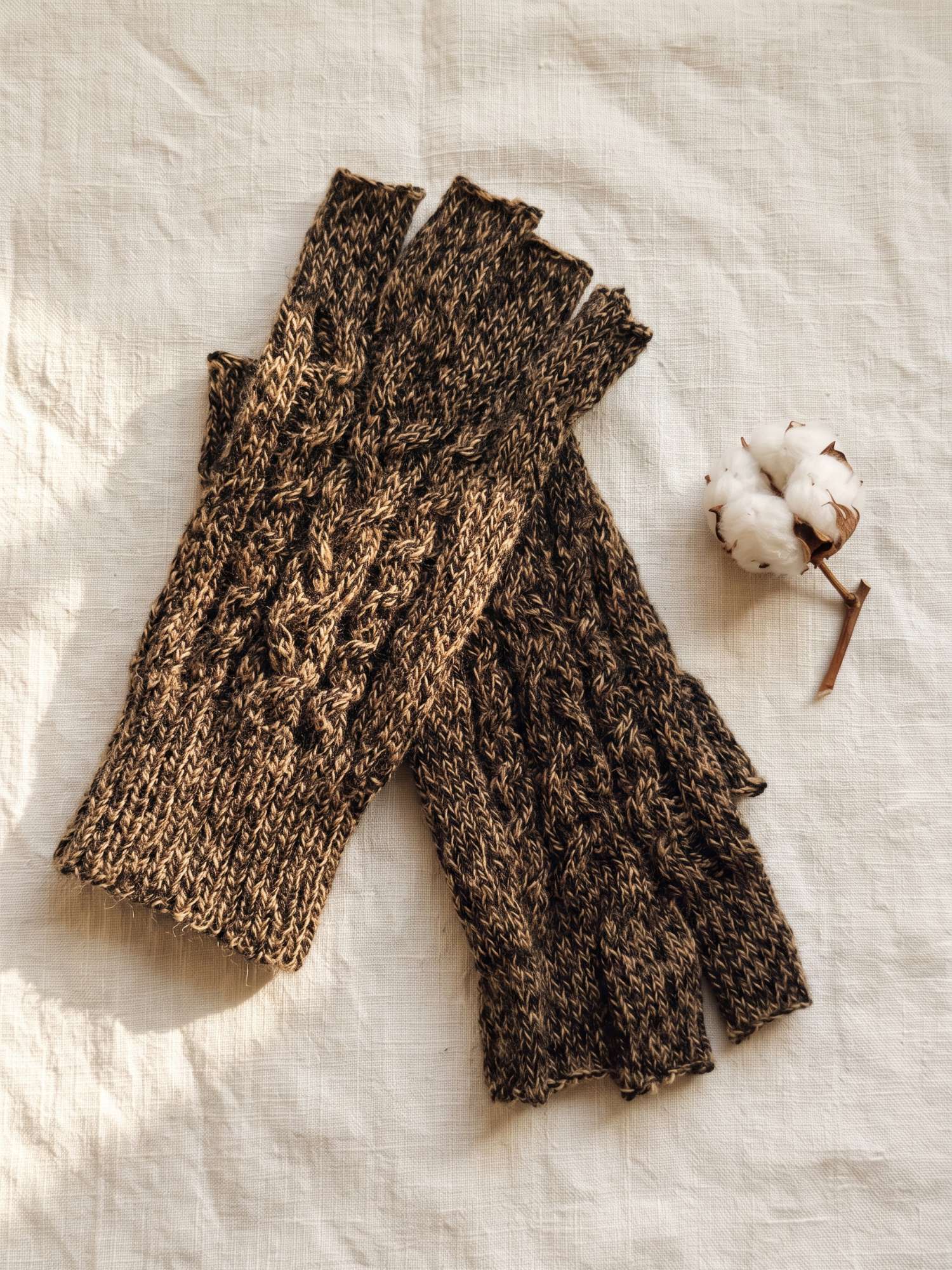 Baby Alpaca Cable-Knit Fingerless Gloves - Marbled Brown & Gold