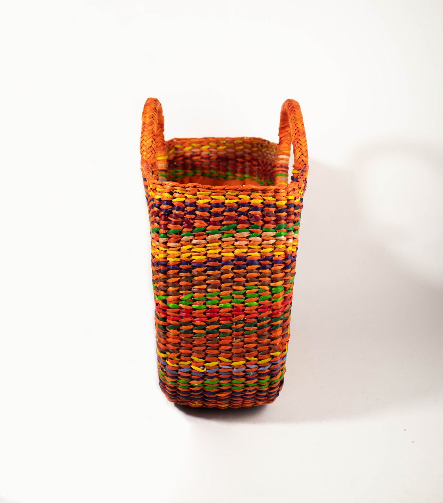 Side profile of Gran Fiesta straw tote - artisanal summer bag | Orange and Multicolour Marbled