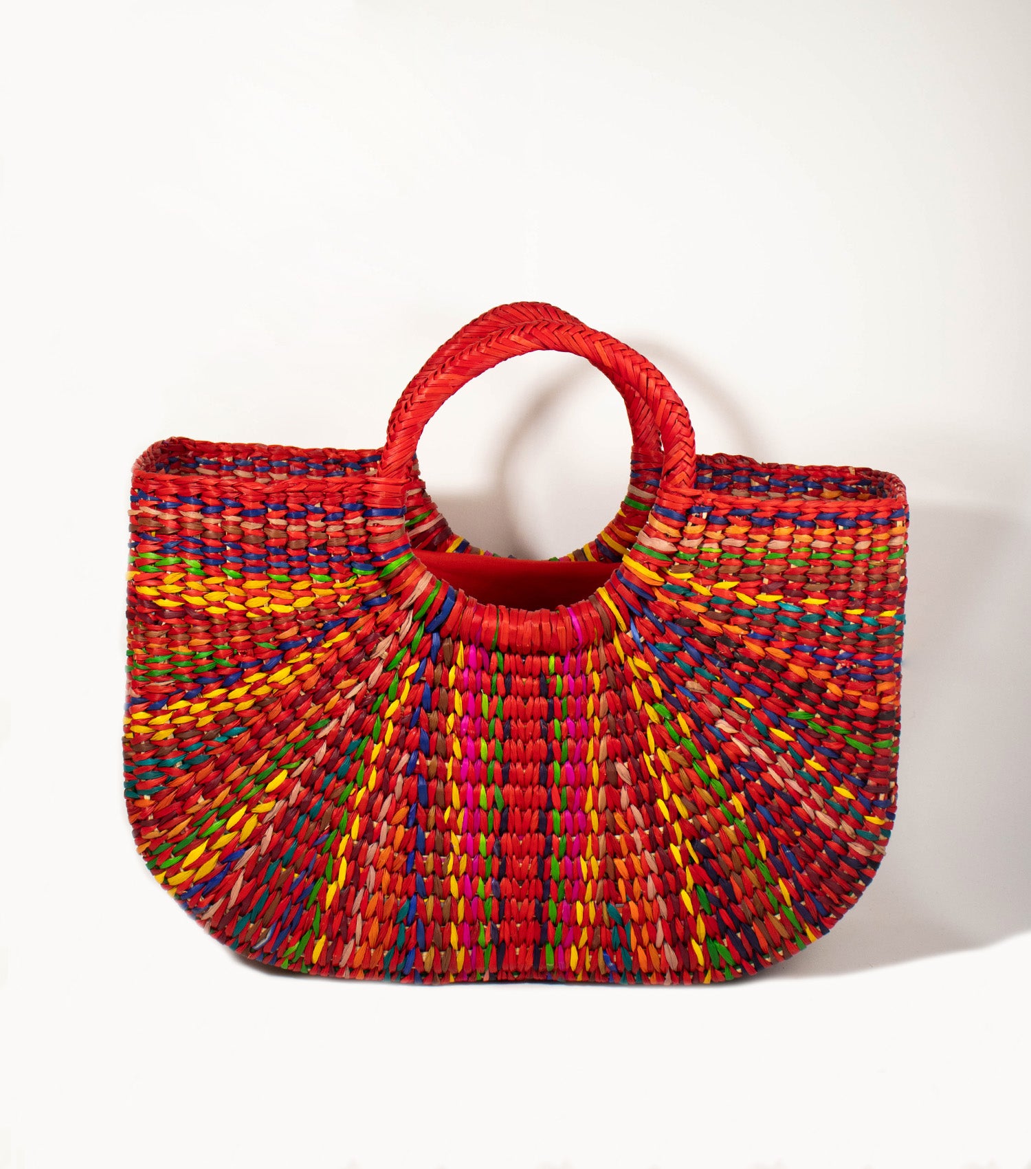 Back view of Gran Fiesta - Red Carnival, highlighting the tote's intricate junco weave and superior craftsmanship, designed for both style and durability.