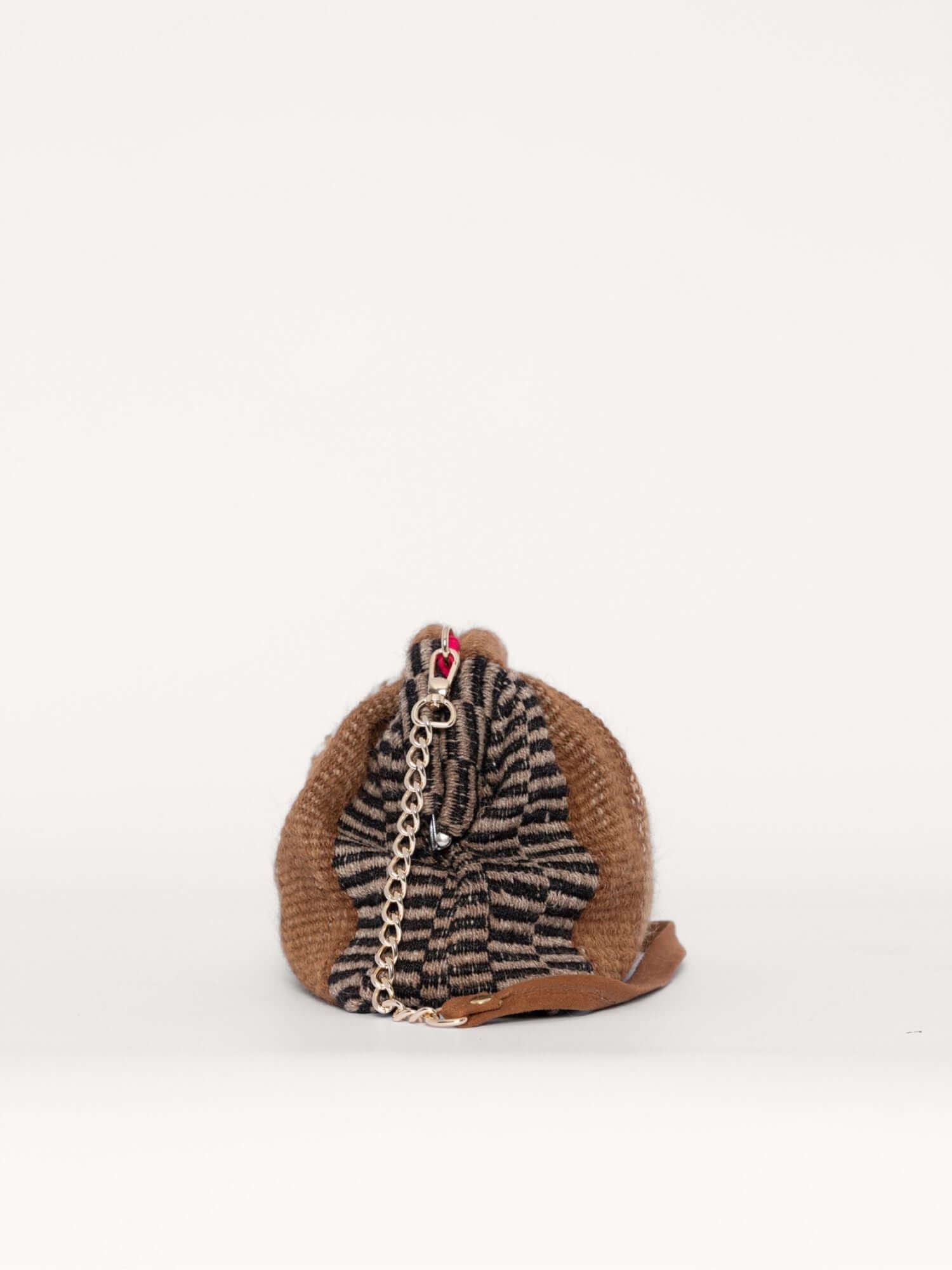 Side view of 100% alpaca wool frame clutch – structured silhouette with traditional Andean textile work