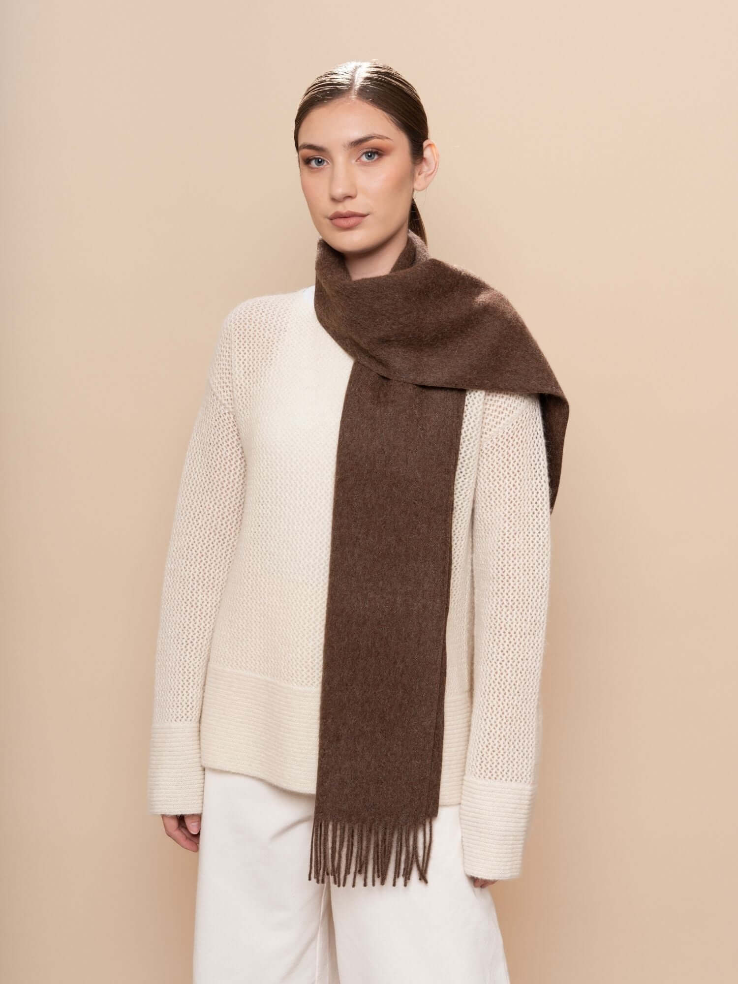 Baby alpaca scarf in Brown. The best quality and softest scarf in Amsterdam