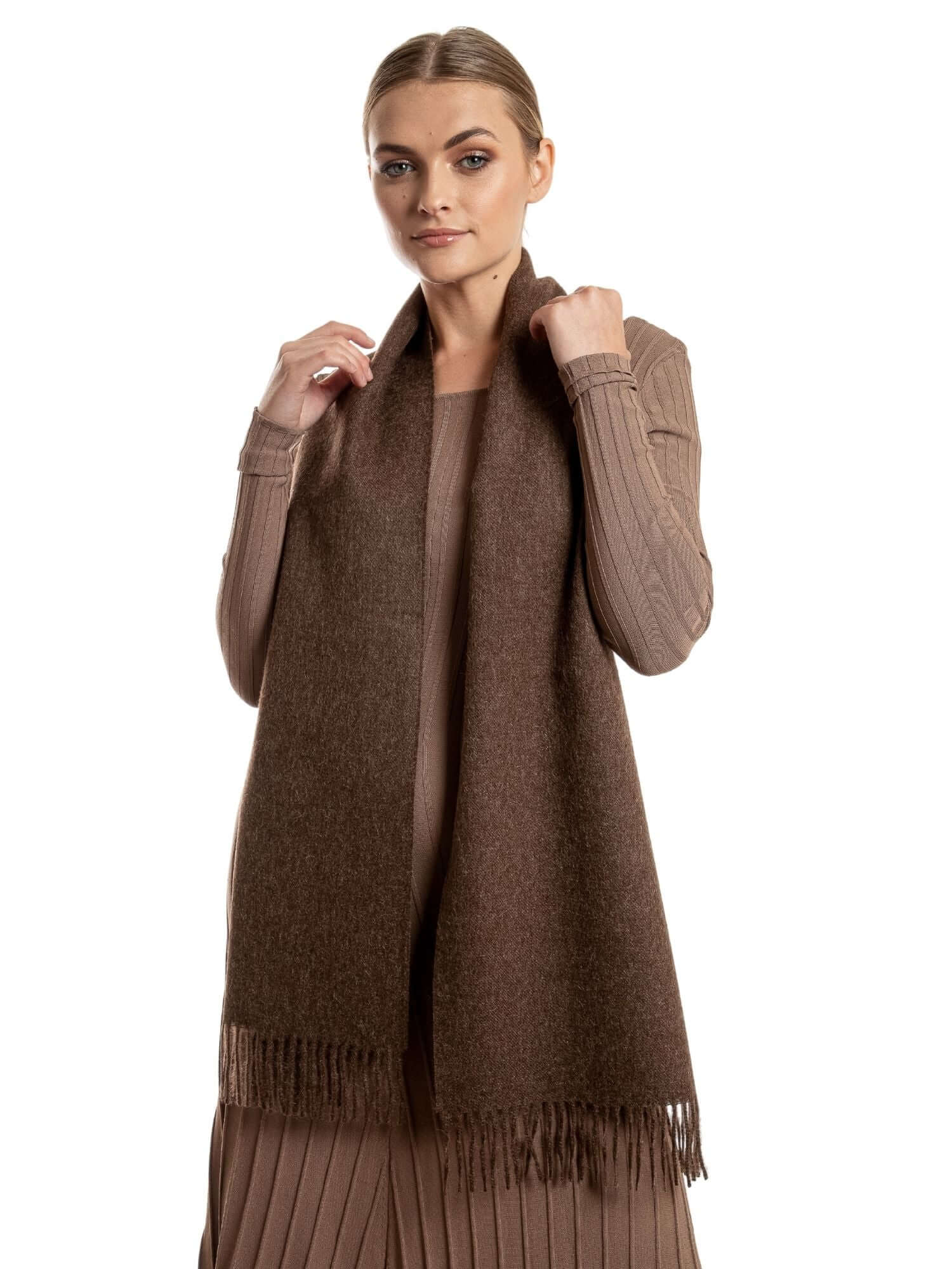 Baby alpaca scarf in brown for men, women and kids. Peruvian baby alpaca.