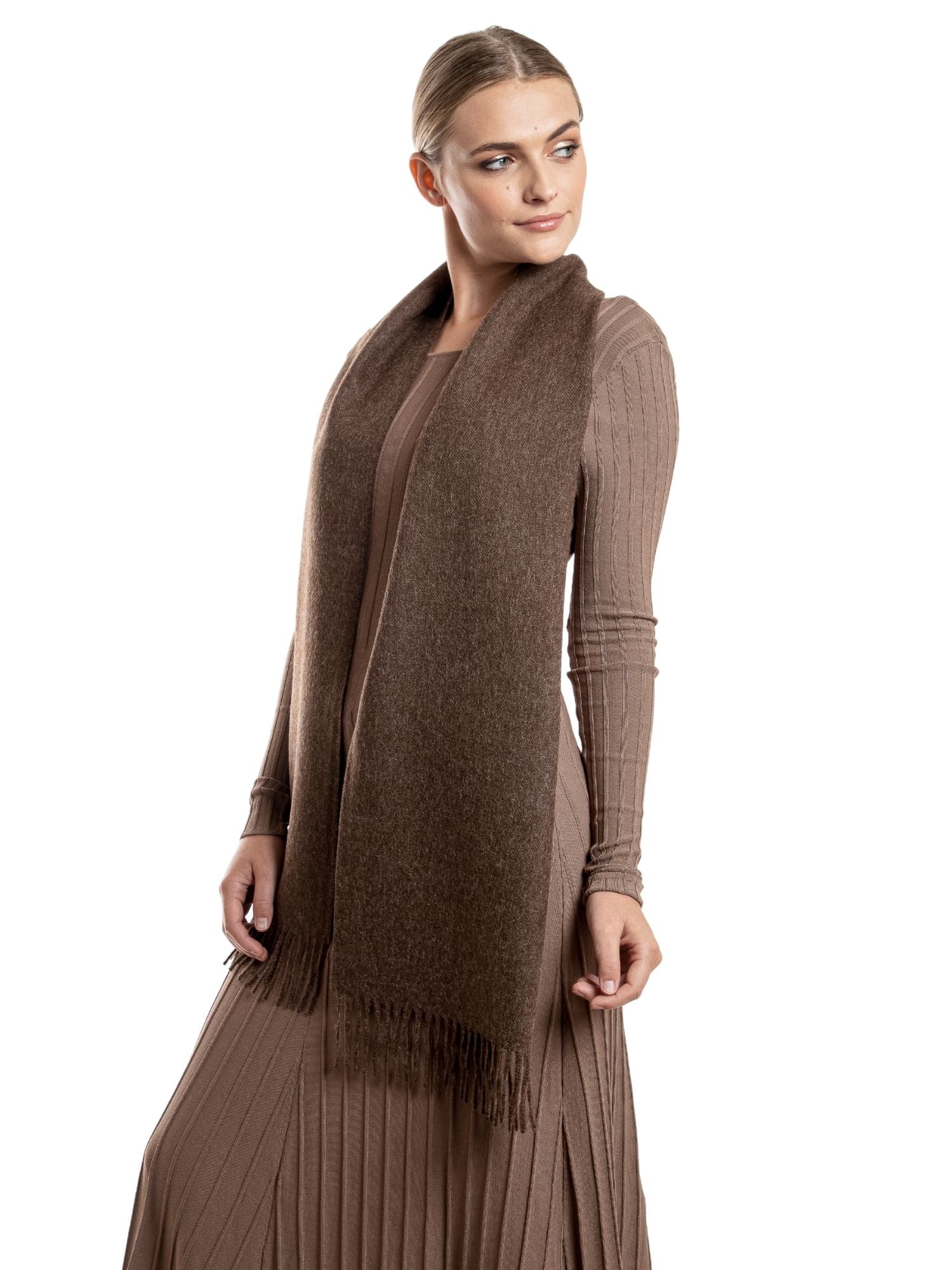 Baby alpaca scarf in Brown. The best quality and softest scarf in The Netherlands.