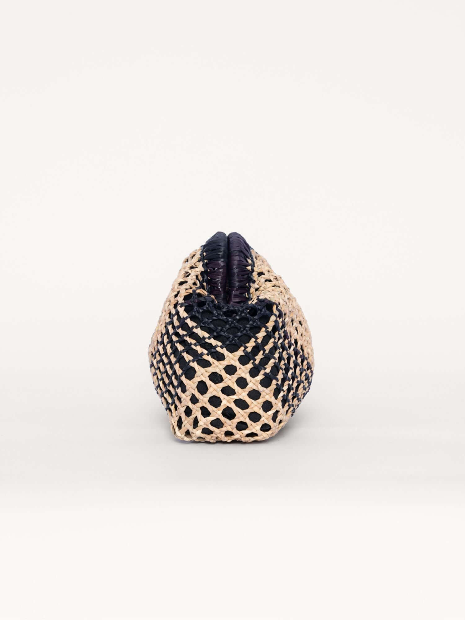 Costa Grande clutch – large woven kiss lock bag made from natural fibre, handmade and lined